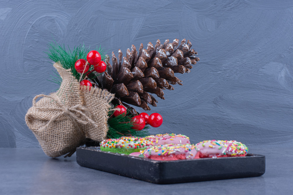 Celebrate Christmas with Pretty Petals: Flowers, Cakes, and Stunning Decorations